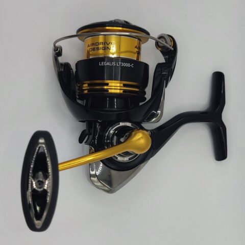 El Shimano Legalis LT3000-C es un carrete de spinning de gama media, ligero y resistente, ideal para pescadores que buscan rendimiento y durabilidad